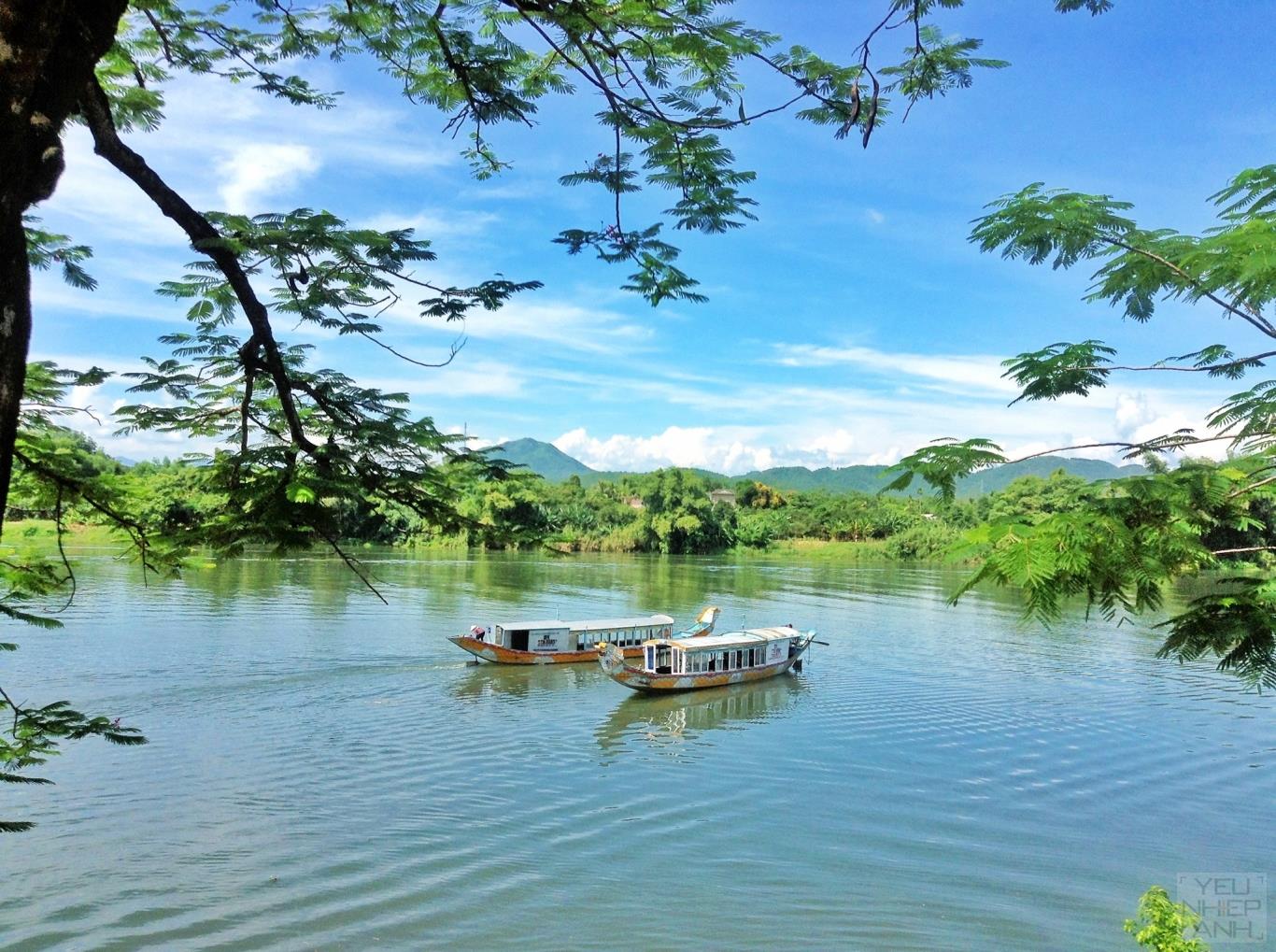 Khơi[-]thông[-]dòng[-]chảy[-]để[-]thoát[-]lũ[-]cho[-]Sông[-]Hương[-]